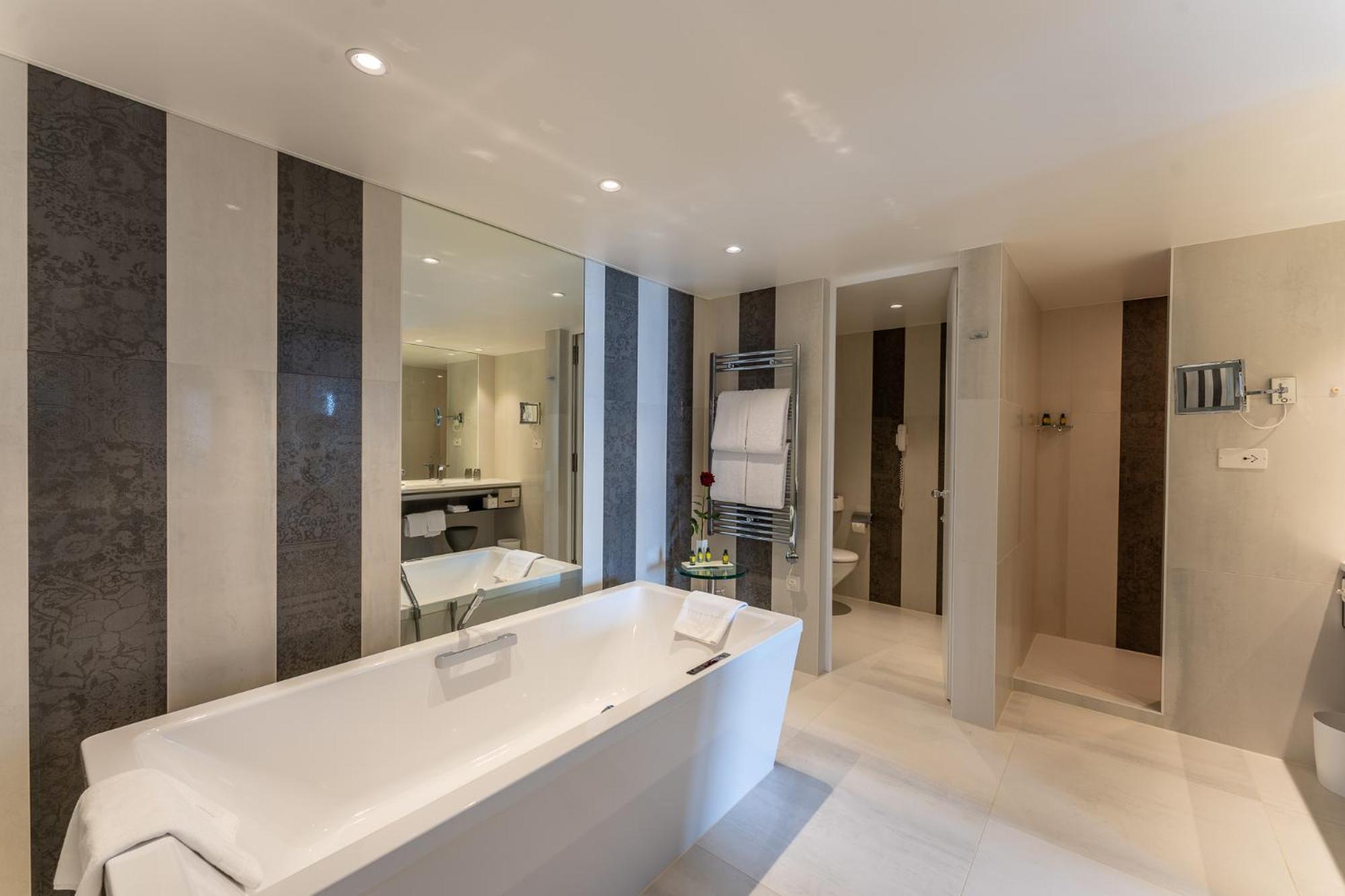 Beau Rivage Hotel Невшатель Екстер'єр фото Bathroom