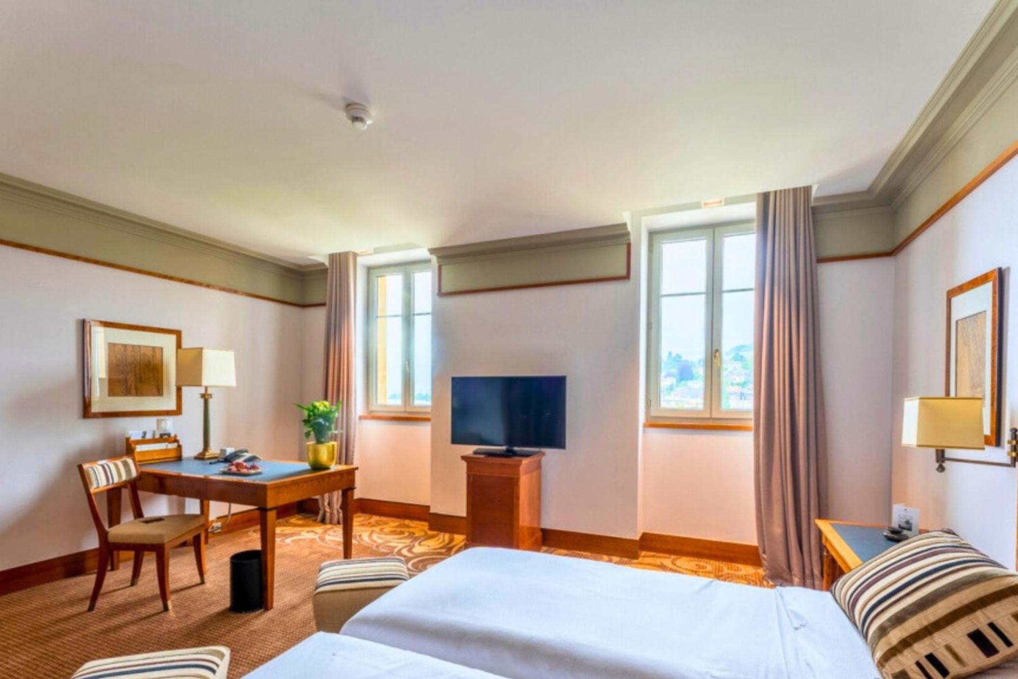 Beau Rivage Hotel Невшатель Екстер'єр фото A room at the hotel
